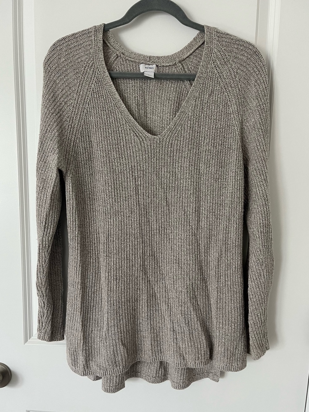 Old Navy Large Gray Knit V-neck Long Sleeve Sweater